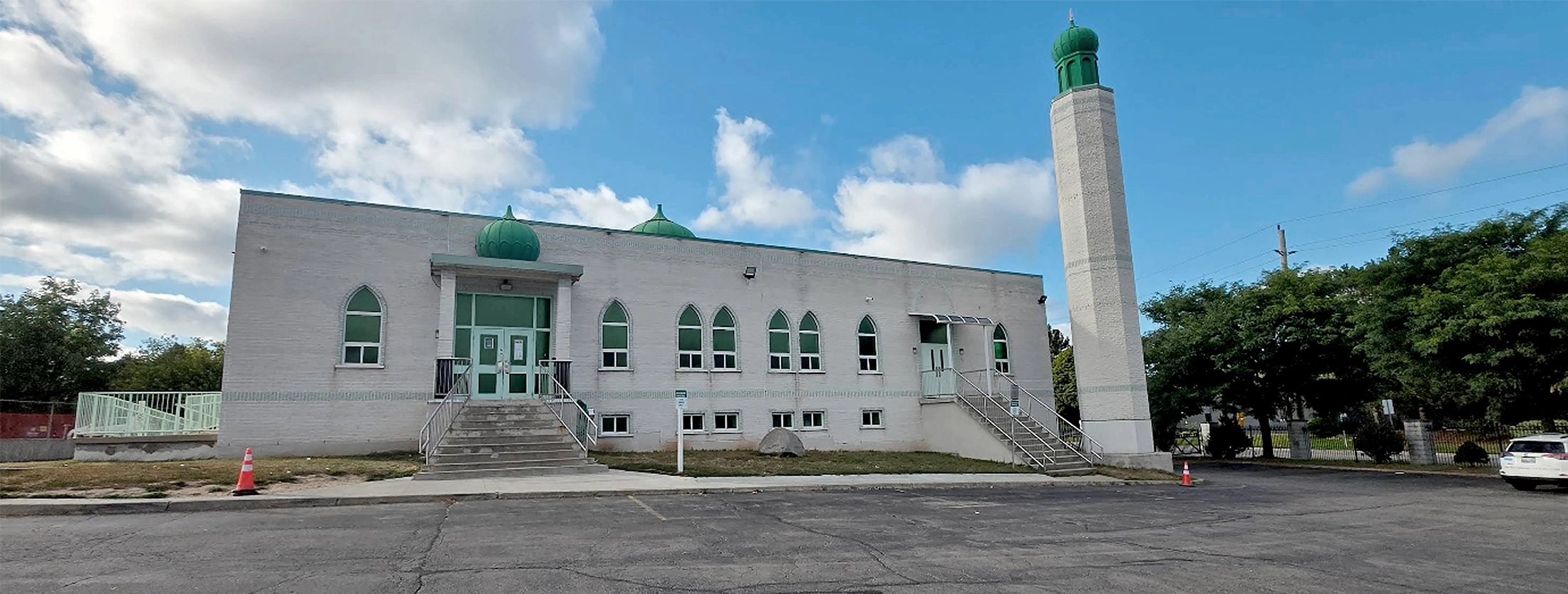 Exterior view of Jamia Umar Al-Farooq Cambridge building